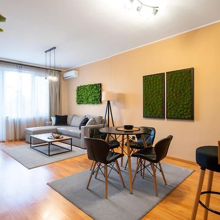 Cosy Green Apt Close To Macedonia Square Sofia Bagian luar foto