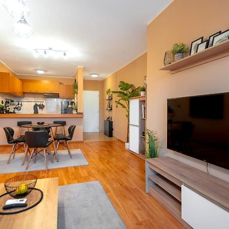Cosy Green Apt Close To Macedonia Square Sofia Bagian luar foto