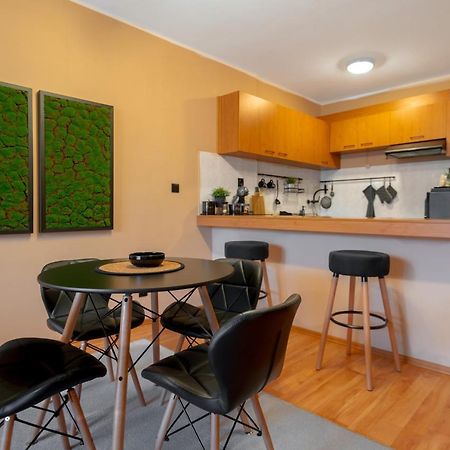 Cosy Green Apt Close To Macedonia Square Sofia Bagian luar foto