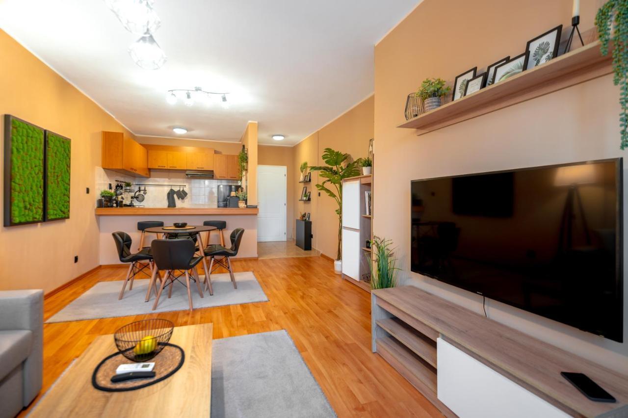 Cosy Green Apt Close To Macedonia Square Sofia Bagian luar foto
