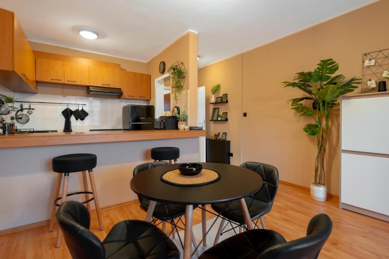 Cosy Green Apt Close To Macedonia Square Sofia Bagian luar foto