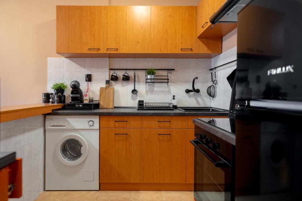 Cosy Green Apt Close To Macedonia Square Sofia Bagian luar foto